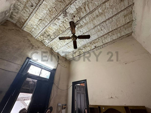 Casa A Reciclar Con Amplio Terreno Y Tinglado En El Fondo