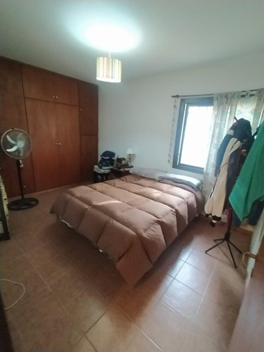 Casa Amplia En Una Zona Muy Tranquila