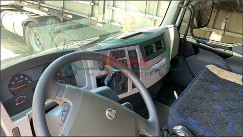 Imagem 3 de 13 de Caminhão Volvo Vm 330 4x2 Ano 2020