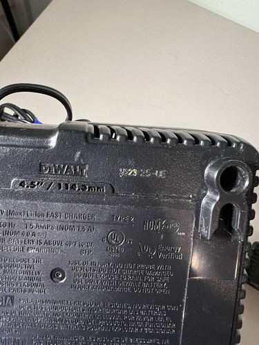 Dewalt Cargador Dcb107 12v-20v Y Bateria 20v- Usados (Usado)