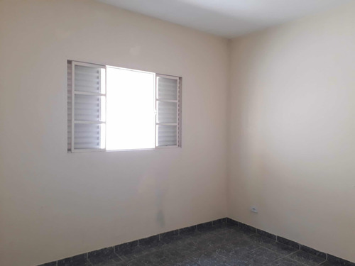 Casa 3 Quartos, Um Banheiro E 2 Vagas De Garagem