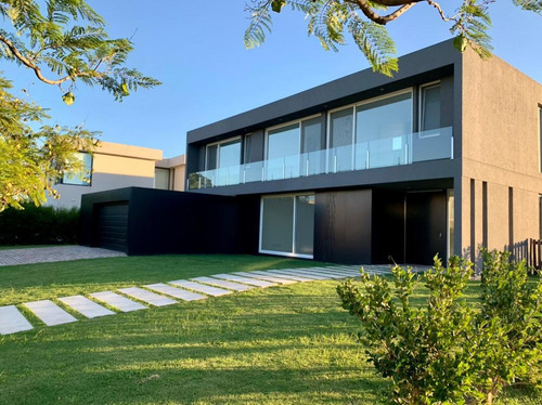 Imagen 1 de 30 de Casa - El Golf