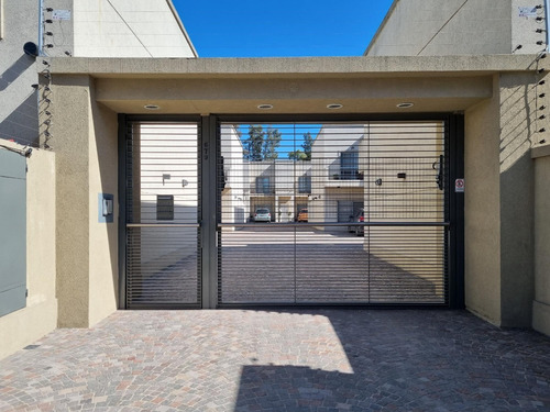 Imagen 3 de 18 de Duplex Con Excelente Ubicacion En El Centro De Canning!!! Con Patio Propio!!!
