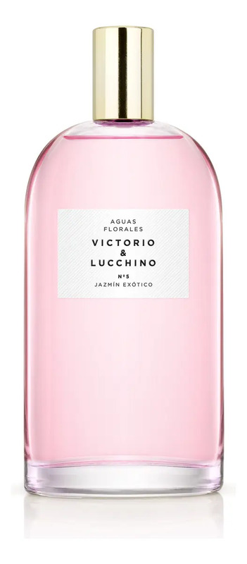 Frasco de vidro transparente com perfume rosa claro, tampa dourada e rótulo branco com a inscrição Águas Florales Nº5 Jazmín Exótico Victorio & Lucchino