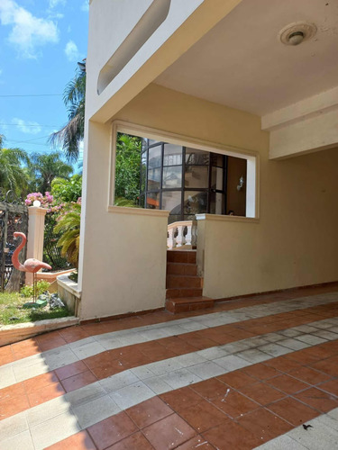 Venta De Mansión En Vista Hermosa Santo Domingo
