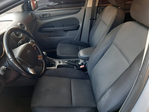 Imagem 8 de 8 de Ford Focus 2.0 Ghia Sedan 16v Flex 4p Manual