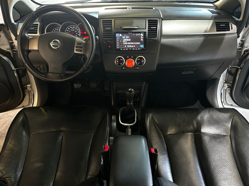 Nissan Tiida 1.8 Sl Flex 5p