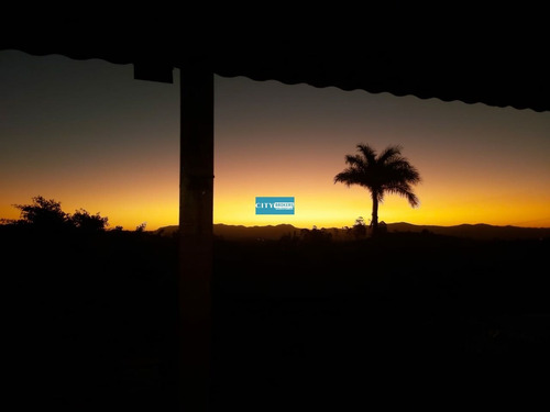 Imagem 4 de 15 de Linda Chácara 3 Dormitórios, Varanda, Piscina, Rancho Com Churrasqueira À 100 Metros Do Asfalto - Sp2395