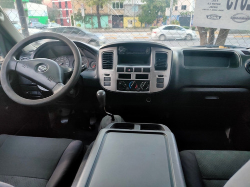 Imagen 4 de 11 de Nissan Urvan Panel Toldo Alto T/m A/a Diesel 2013