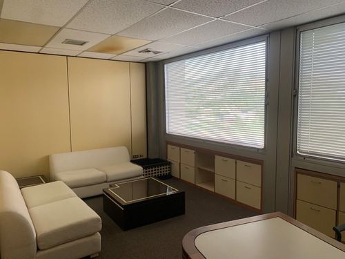 Ym Comoda Oficina De 260 M2 En Santa Paula
