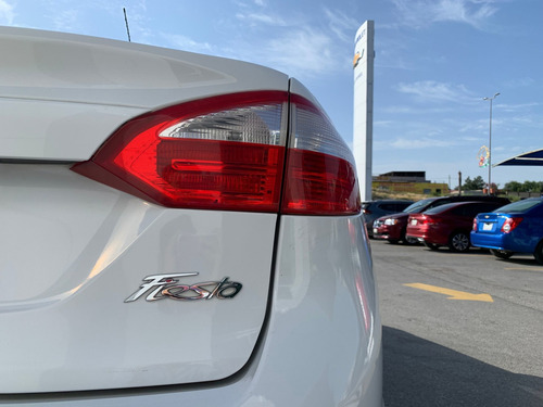 Imagen 10 de 10 de Ford Fiesta 2016 1.6 S Sedan At