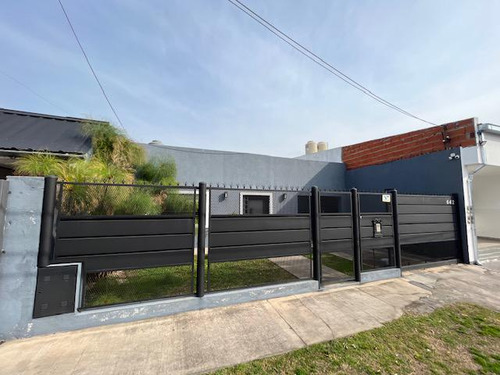 Casa Con Piscina Y Hermoso Parque