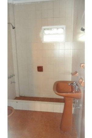 Imagen 10 de 11 de Alquiler Casa De 4 Ambientes Con Patio Y Cocheras - La Tablada