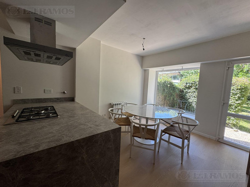 Impecable Casa En Venta A Estrenar , Reciclada A Nuevo, En Excelente Zona Acassuso.