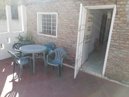Residencia Estudiantil Femenina En Montevideo, Tres Cruces.