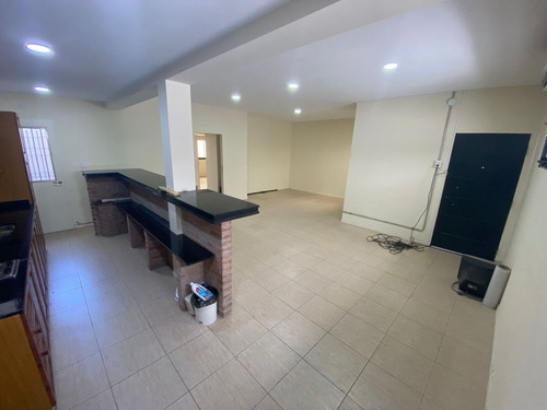 Departamento En Alquiler En Bernal Oeste