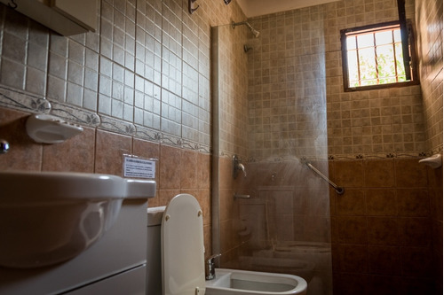 Imagen 2 de 29 de Vendo Complejo De 11 Cabañas En Villa Carlos Paz, A 9 Cdras Ctro Y 3 Del Río, Gym, Spa, Restobar, 4 Piscinas, Jacuzzi Climatizado, Hidromasaje, Toboganes Acuáticos, Gruta, Barras