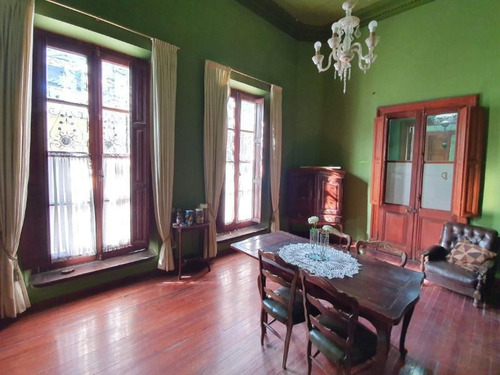 Casa Colonial En Esquina, En Excelente Estado Y Ubicación Inmejorable