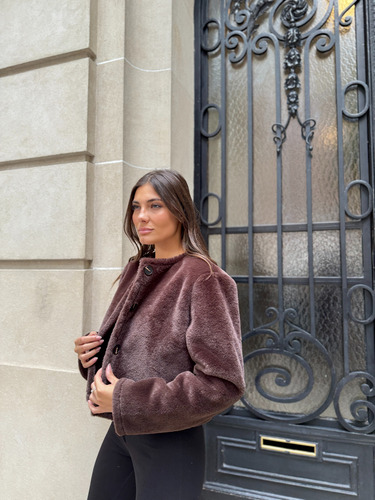 Campera De Piel Con Botones Interior En Gamuza