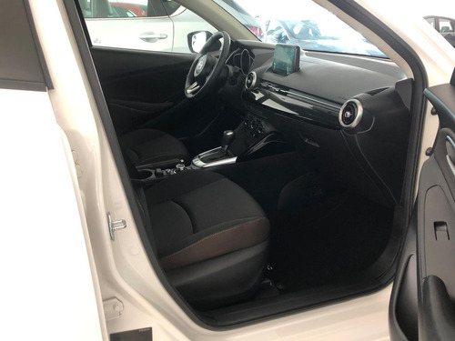 Mazda 2 Touring Automatico 2021 Blanco Nieve Perlado