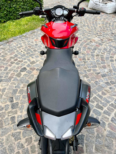Imagen 8 de 18 de Bajaj Rouser Ns 200 Roja Y Negra 2016 Rodada En 2020, 5.000k
