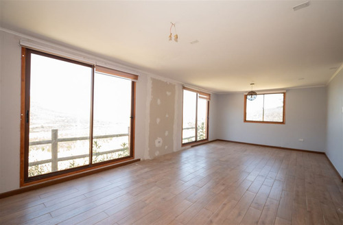 Casa En Venta De 3 Dorm. En Condominio Altos De Olmué
