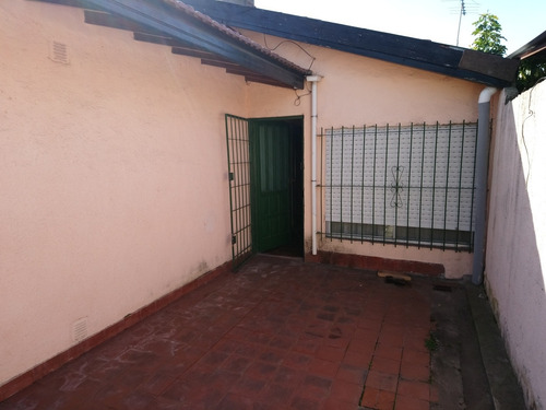 Casa De 4 Ambientes Con Amplia Galería