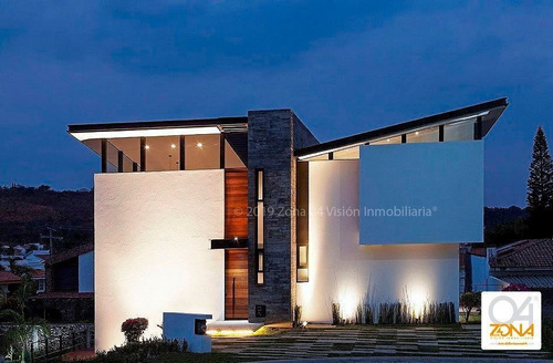 Exclusiva Residencia En Venta Con Diseño Único En Lomas De C