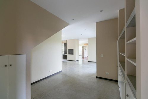 Venta Casa De 4 Ambientes Ubicada En Country Terravista, Zona Oeste.