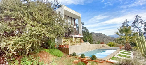Casa En Venta De 6 Dorm. En Olmué