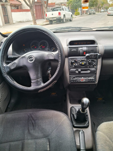 Chevrolet Corsa Classic 1.6 Gl Aa 3P