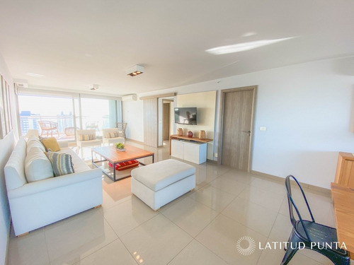 Apartamento Pasante Con Doble Balcón- Ref: 35