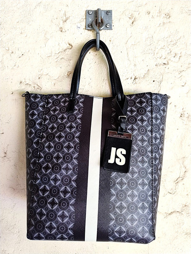 Cartera Jackie Smith De Mano Elegante Diseño- Im Pe Ca Ble Negro Geométrico Níquel (Usado)