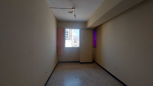 Alquiler O Venta De Oficina 90m2 En Torre Josar En Maracay