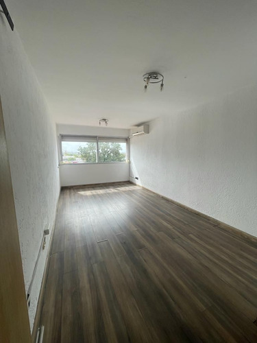 Apartamento En Venta De 2 Dormitorios (ref: Sdr-1180)