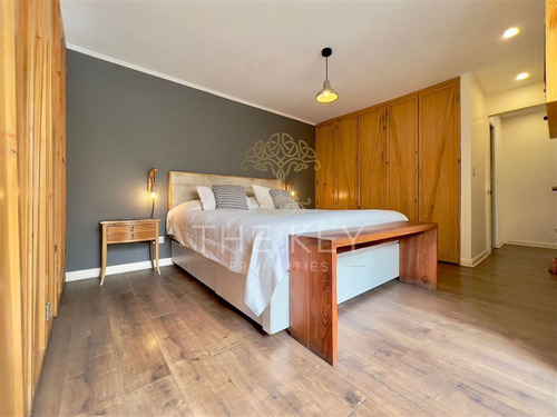 Casa En Venta De 5 Dormitorios Y Piscina - Ñuñoa