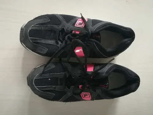 Zapatos fila outlet color negro usados