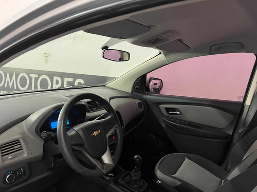 Imagen 11 de 16 de Chevrolet Spin 2016 1.8 Lt 5as 105cv