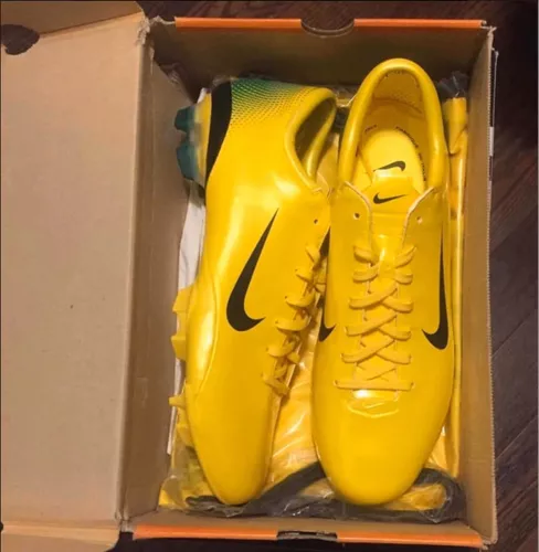 tachones nike dorados