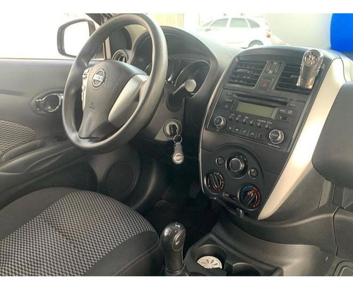 Imagem 2 de 8 de Nissan Versa