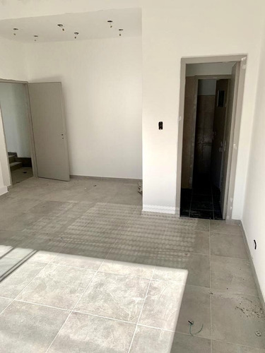 Imagen 6 de 8 de Venta Galpón 1500m En Flores