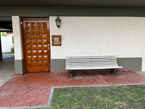 Magnifico Departamento Tres Ambientes Con Cochera Y Gas Natural A Metros Del Mar En Venta En Villa Gesell