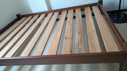 Base De Cama Recién Fabricada De Madera Chanul