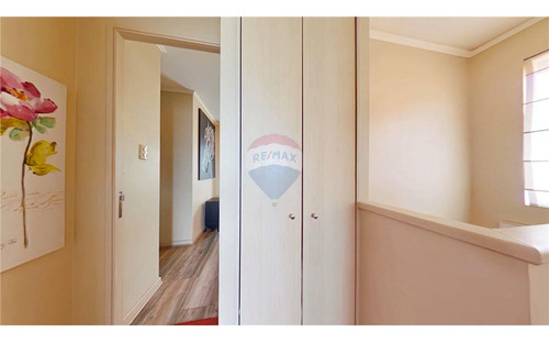 Acogedora Casa Aislada, 2 Pisos, Calle Tranquila, 3d; 3b, 2e