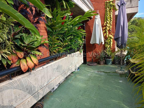 Townhouse En Alquiler, Urb. Lomas De La Trinidad