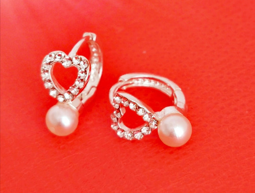 Imagen 2 de 4 de Arracadas Para Niñas Corona Oro Lam Con Zirconias.
