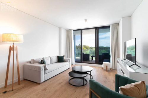 Apartamento En Alquiler, Torre Lobos, Punta Del Este, Playa Brava.