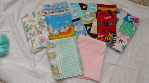 Set De Gorros. Manoplas Y Fajeros De Bebé