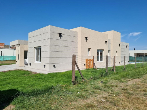 Oportunidad!! En Venta, Casa Con 3 Dormitorios, Piscina. San Felipe, Canning, Ezeiza