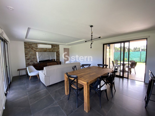 Imagen 3 de 16 de Moderna Propiedad De 3 Dormitorios A Estrenar En Venta En Marly - Punta Del Este